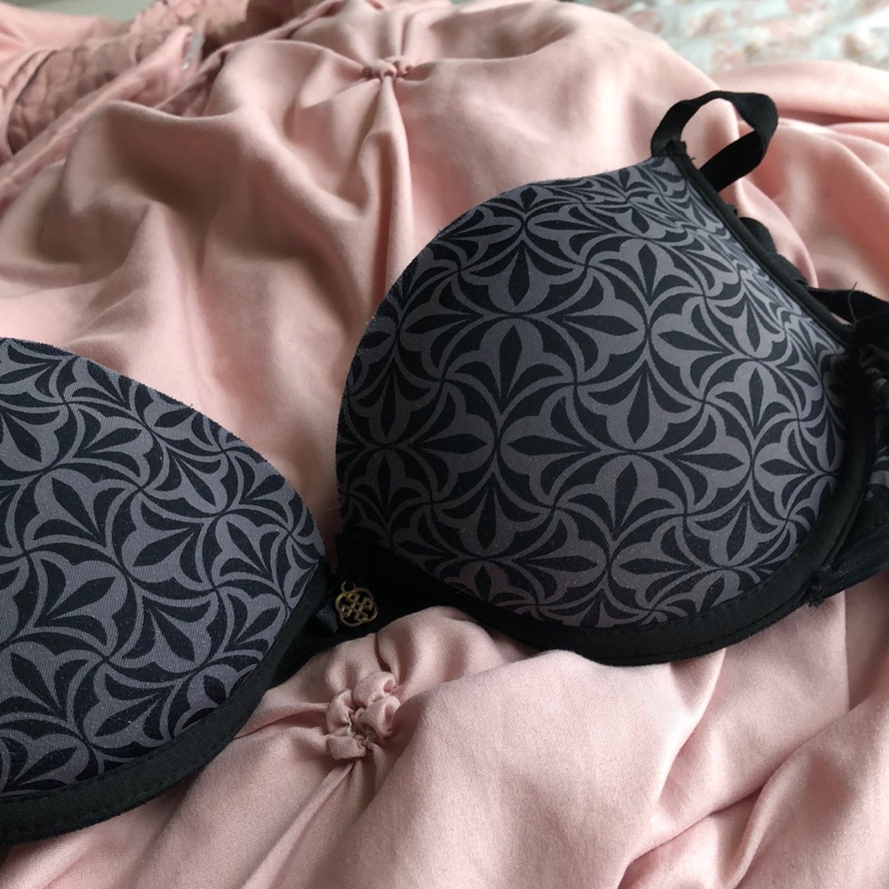 Black Bra - Picture 1 of 4